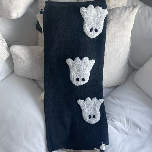 SOLD*** Rachel Zoe black and white ghost blanket - tik tok - Picture 4 of 5